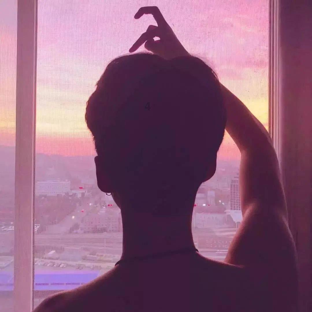 你会特别在意别人的眼光吗？游戏画面