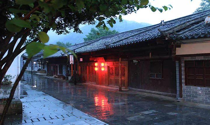脑部鞍区长肿瘤 另辟蹊径除“祸根”